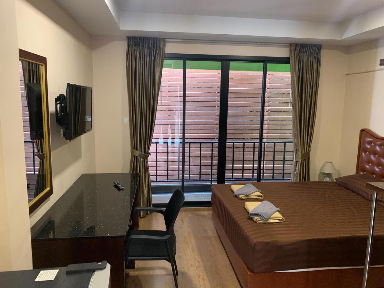 Smyrna Apartment